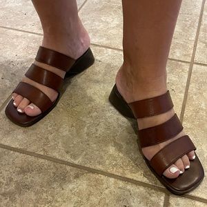 Women’s leather sandals